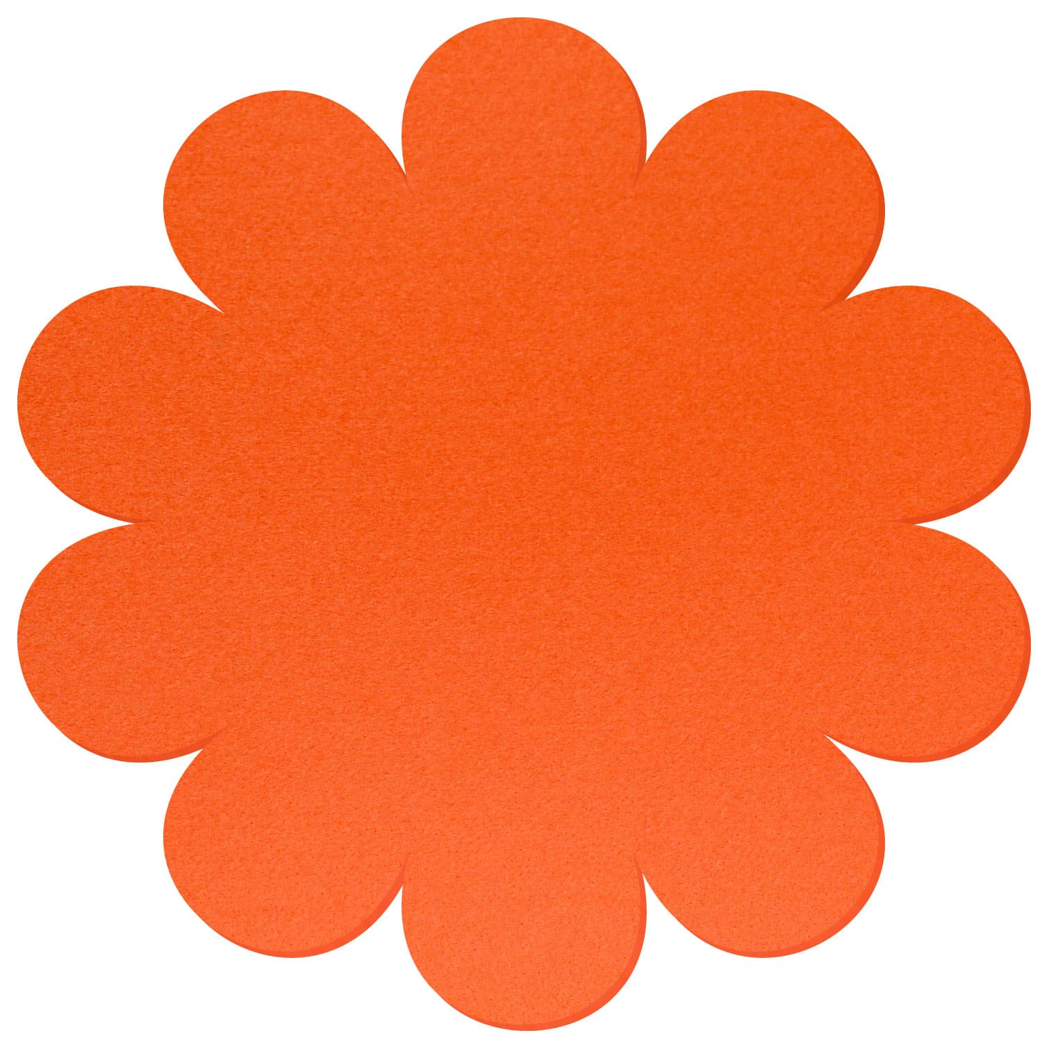 Orangefarbener Filz-Untersetzer in Blumenform mit runden Blütenblättern auf weißem Hintergrund