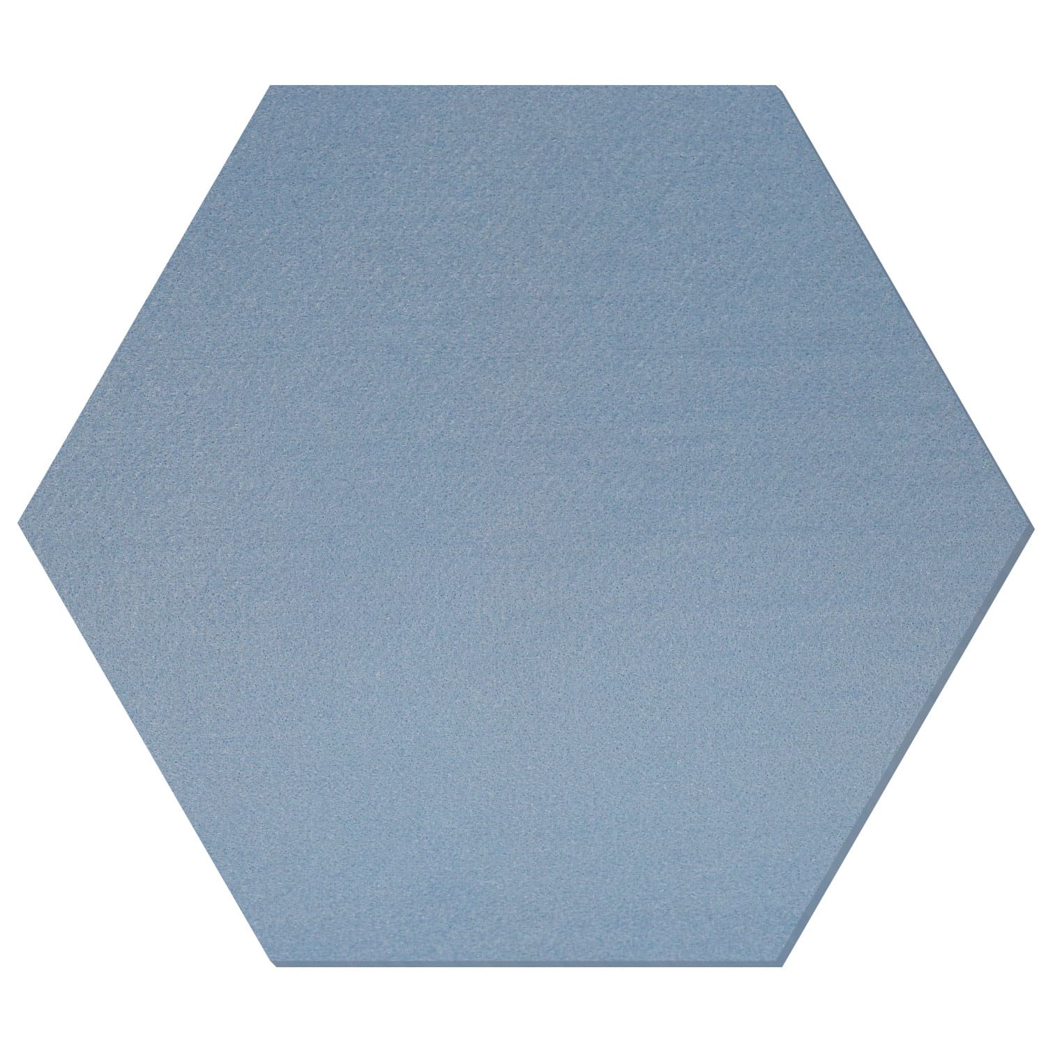 Hellblaues Hexagon aus Polyesterfilz mit gleichmäßiger, leicht rauer Filzoberfläche auf weißem Hintergrund