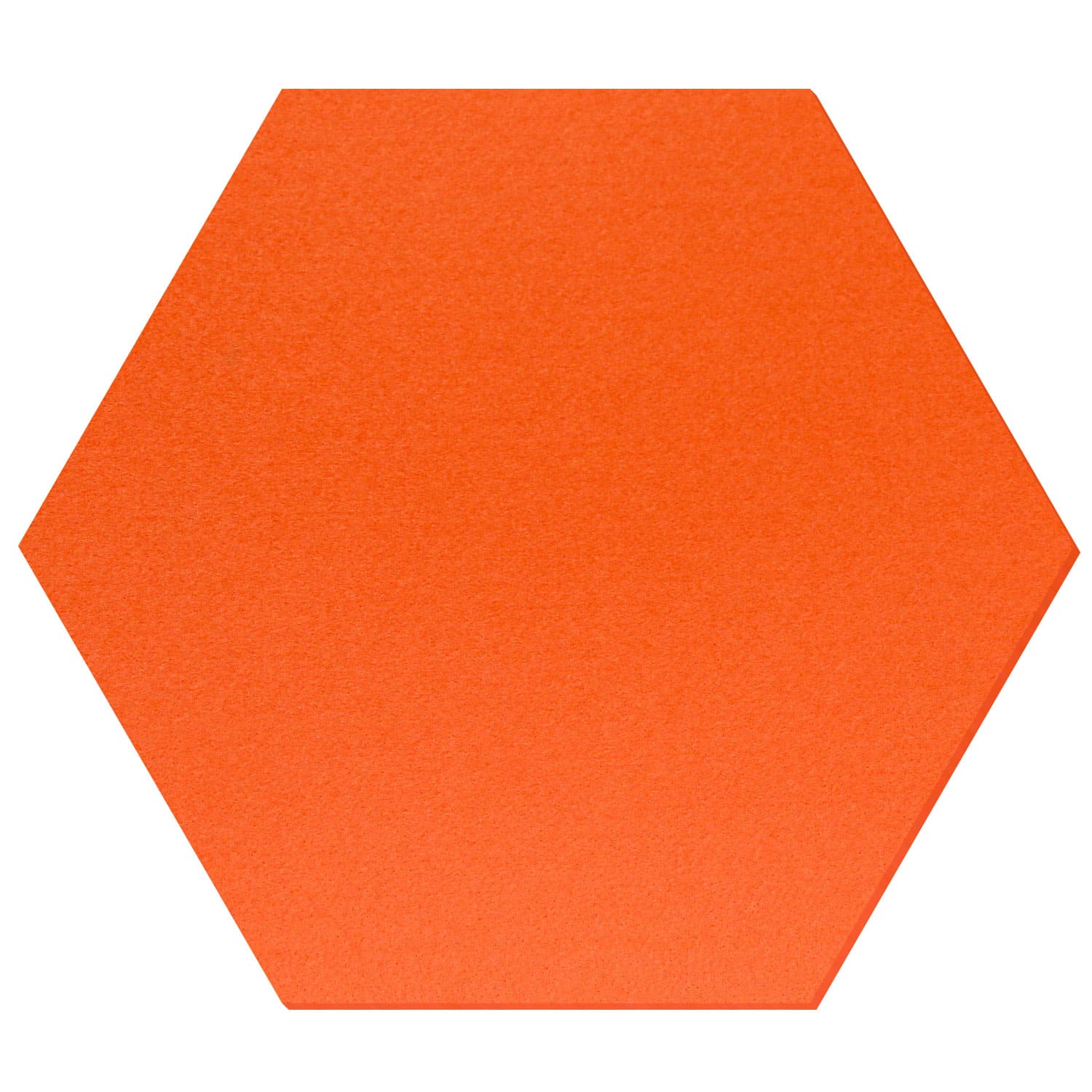 Orangefarbenes Hexagon aus Polyesterfilz mit gleichmäßiger, leicht rauer Filzstruktur auf weißem Hintergrund