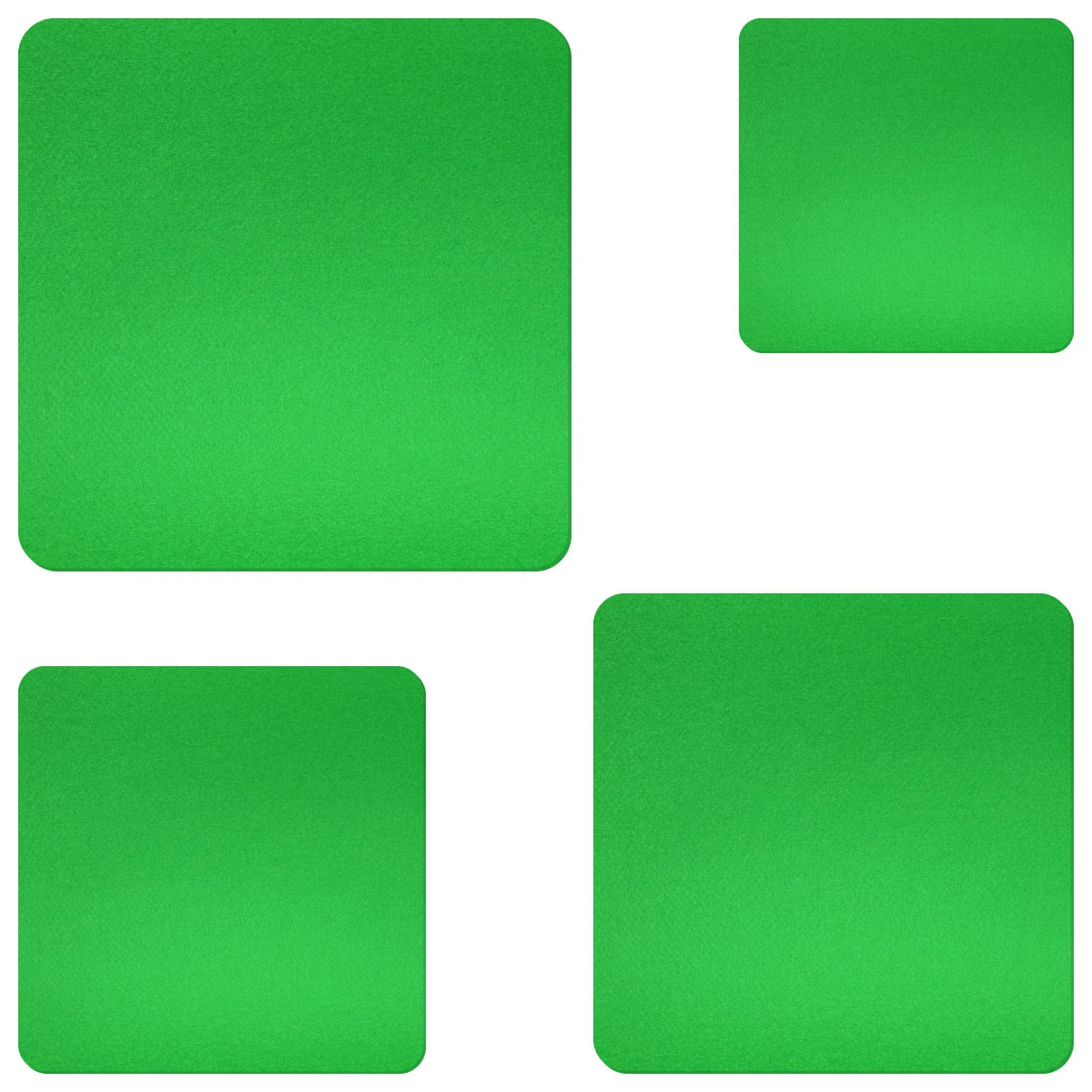 Vier grüne Filz-Zuschnitte in quadratischer Form mit abgerundeten Ecken in unterschiedlichen Größen auf weißem Hintergrund.