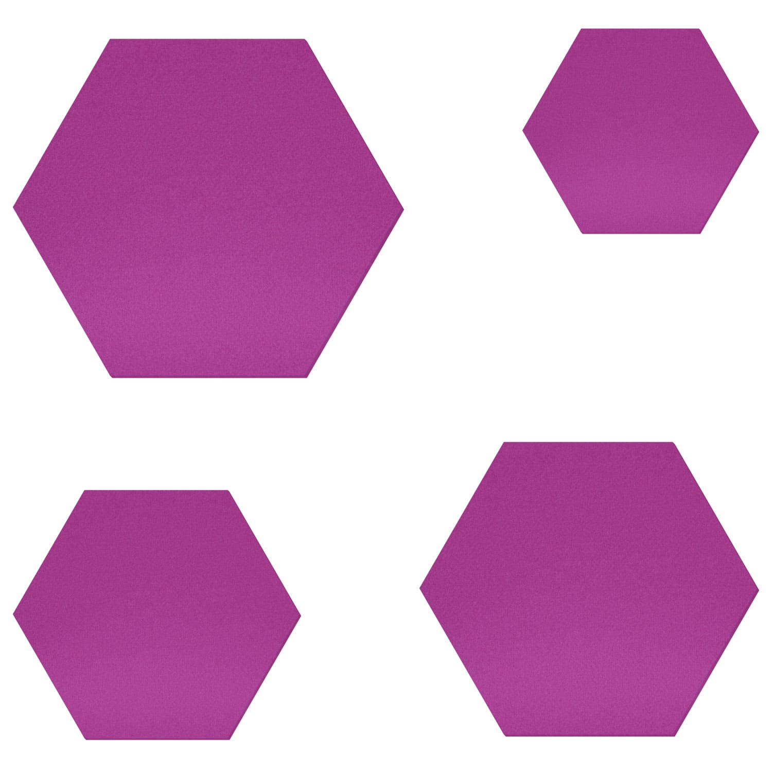 Vier lila Hexagon-Filzzuschnitte in verschiedenen Größen auf weißem Hintergrund