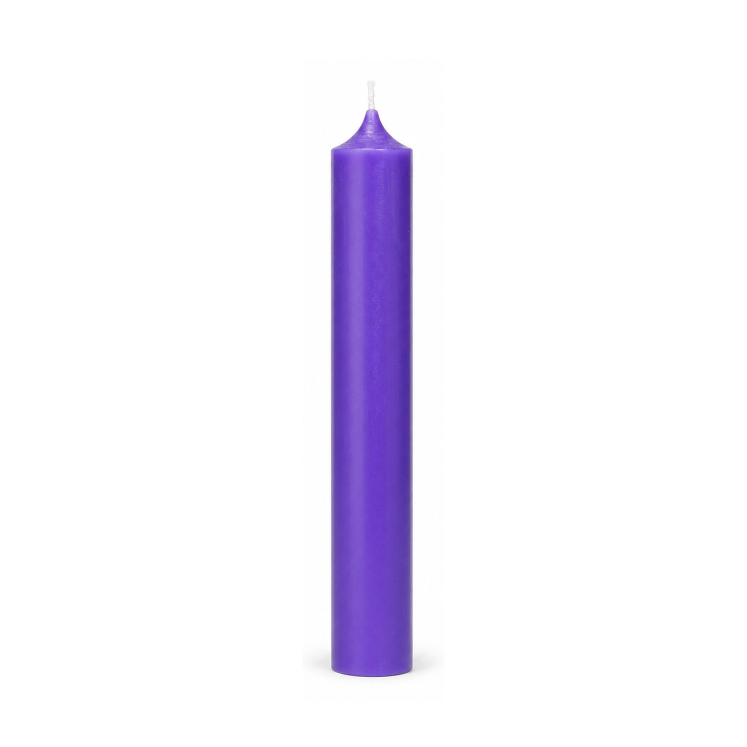 Violette Stabkerze 250 x 22 mm, einzeln auf weißem Hintergrund.