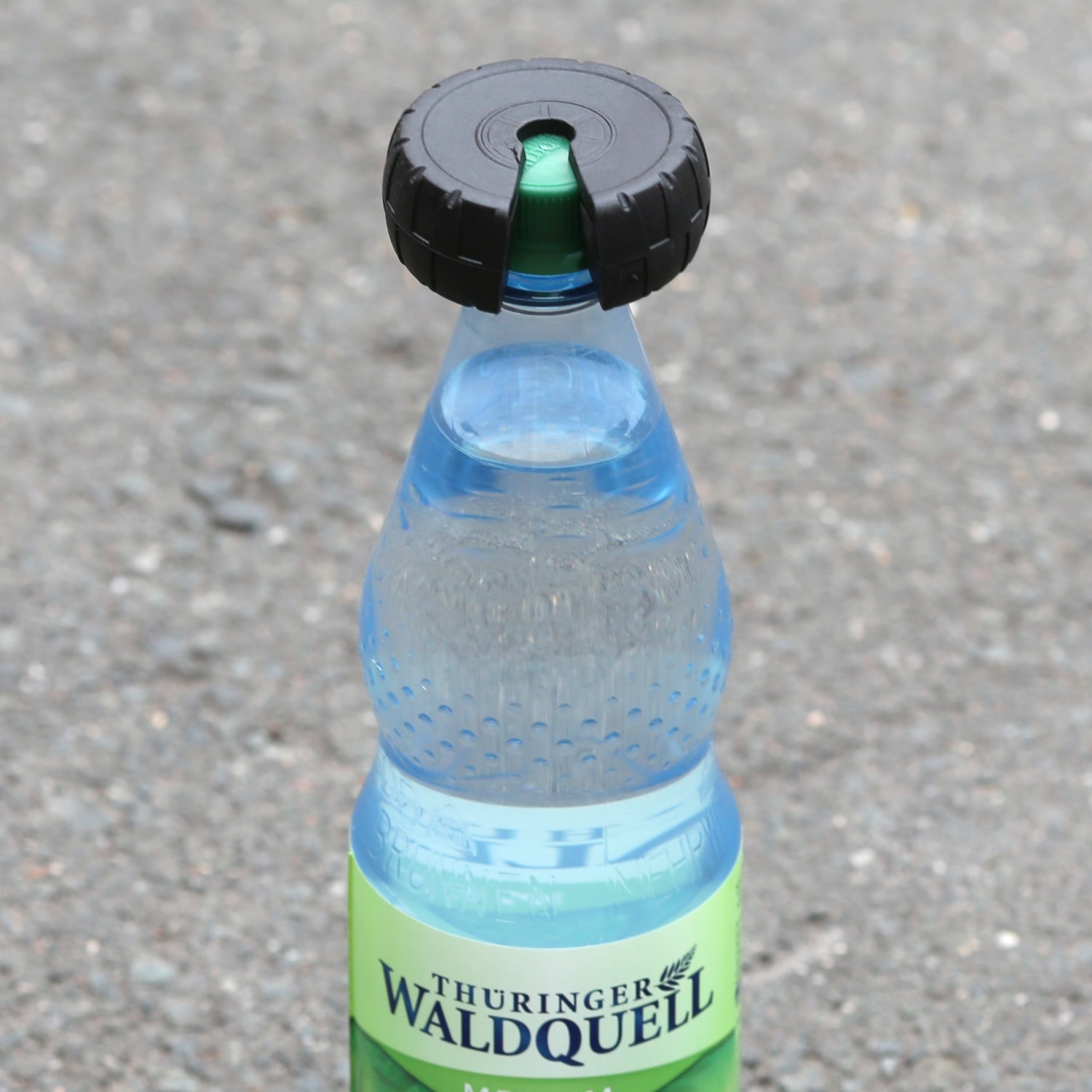Flaschenöffner Reifen Aufschraubhilfe mit Flasche