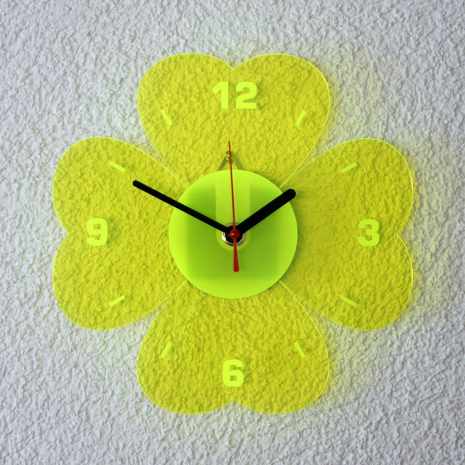 Acrylglas Quarz Wanduhr 21cm Kleeblatt neon transparent fluoreszierend - neongruen