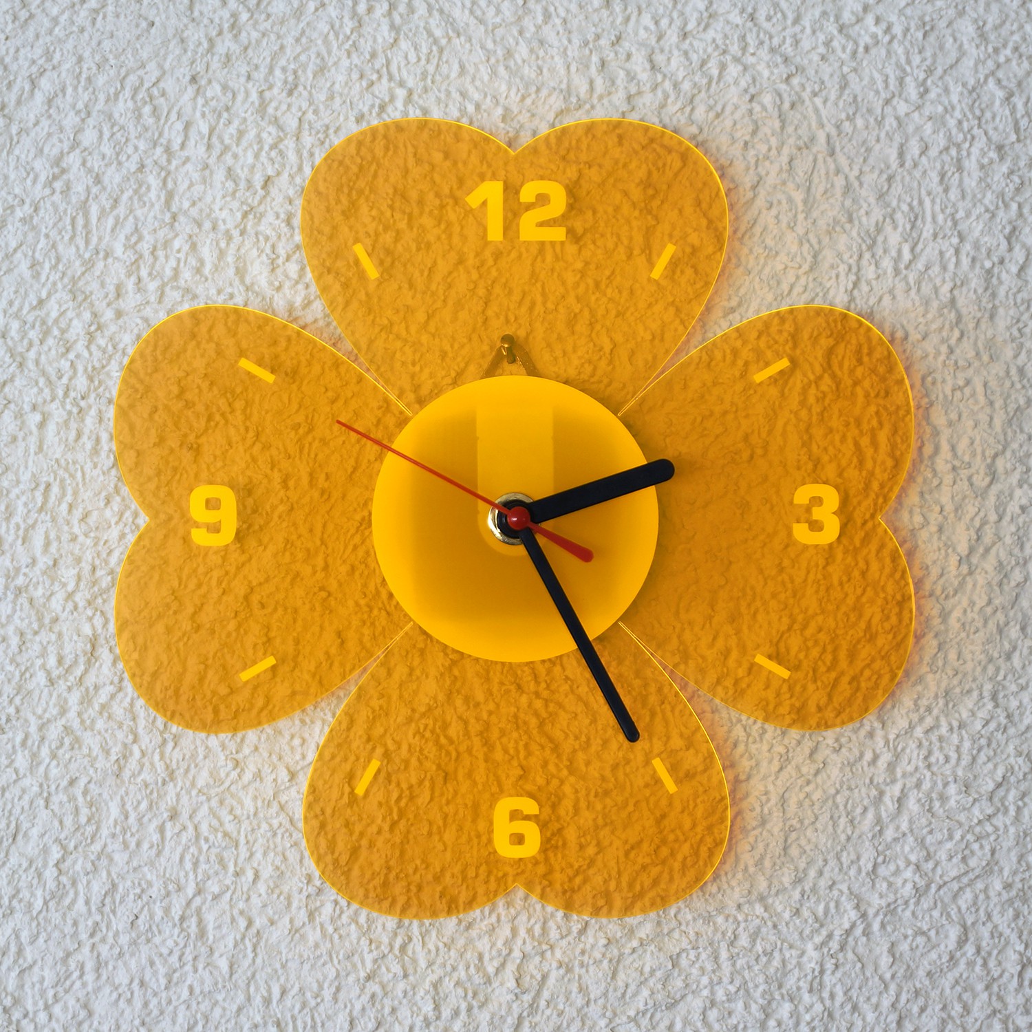 Acrylglas Quarz Wanduhr 21cm Kleeblatt neon transparent fluoreszierend - neonorange
