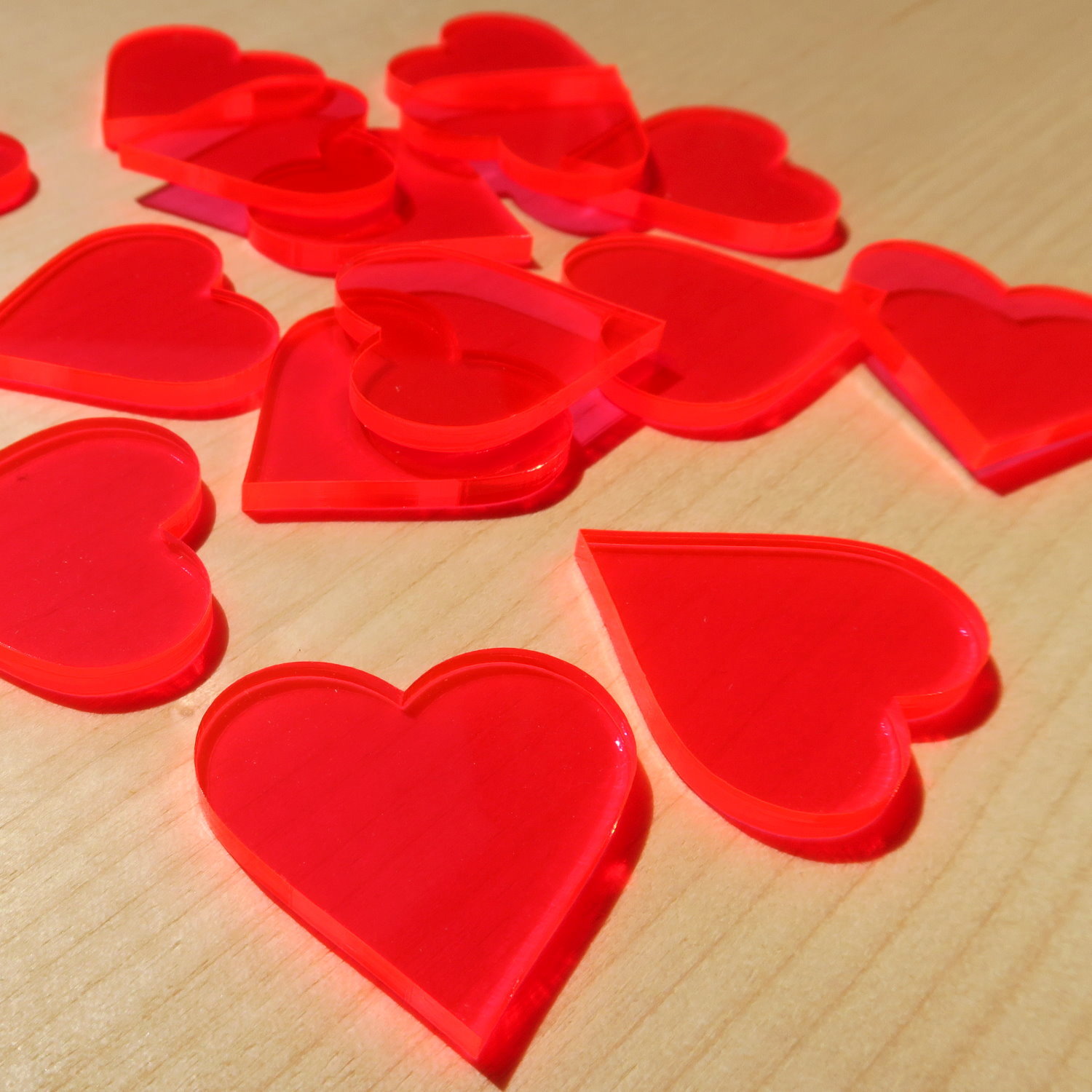 PLEXIGLAS® Herz neonrot Streudeko