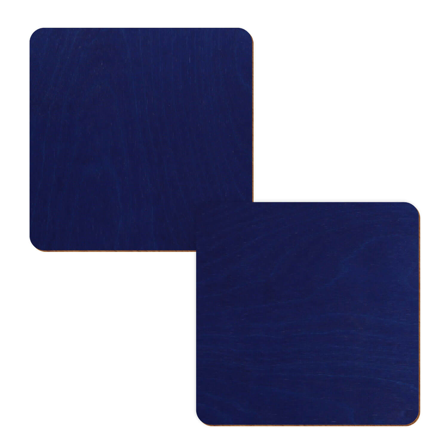 zwei Holzquadrate in der Farbe dunkelblau