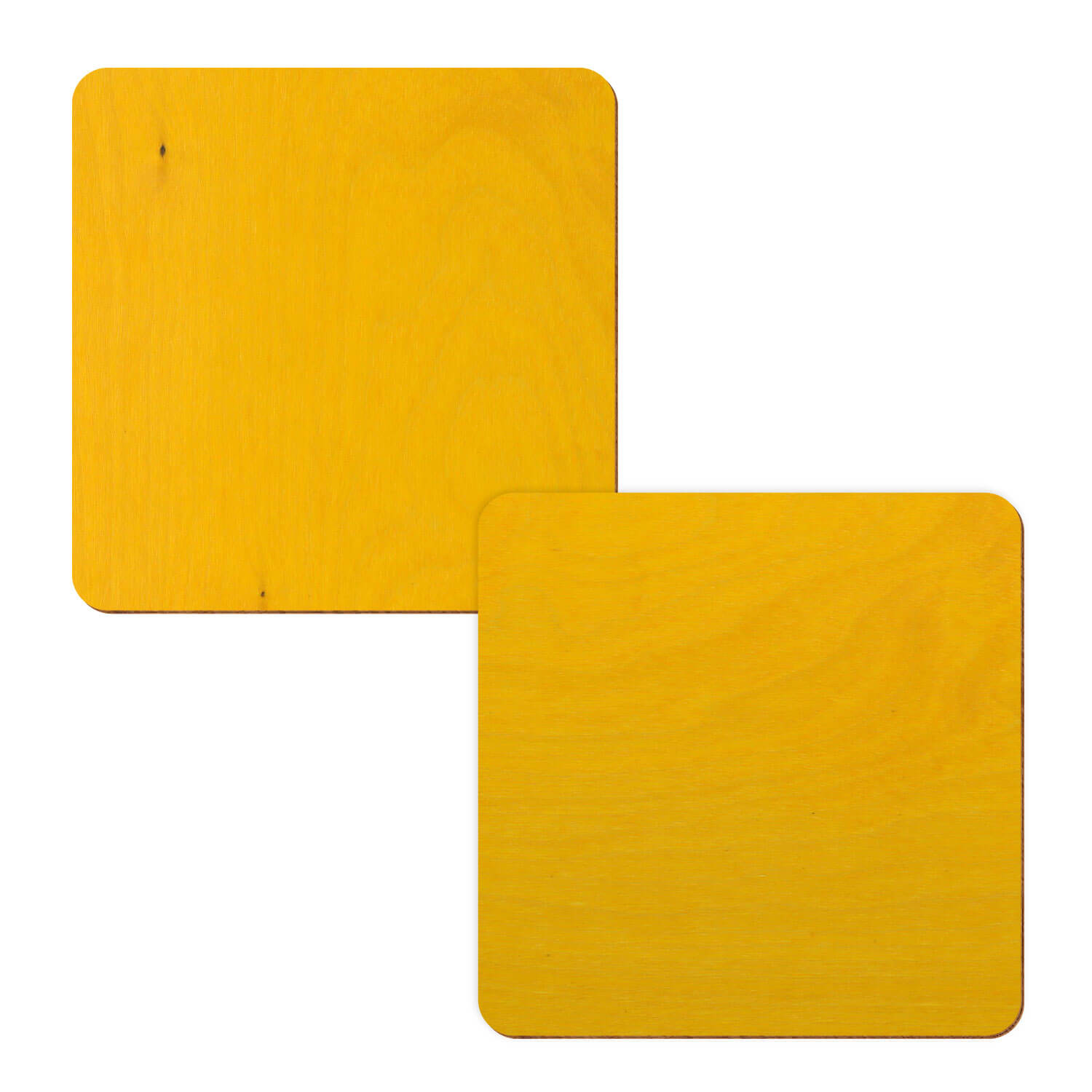 zwei Holzquadrate in der Farbe Gelb