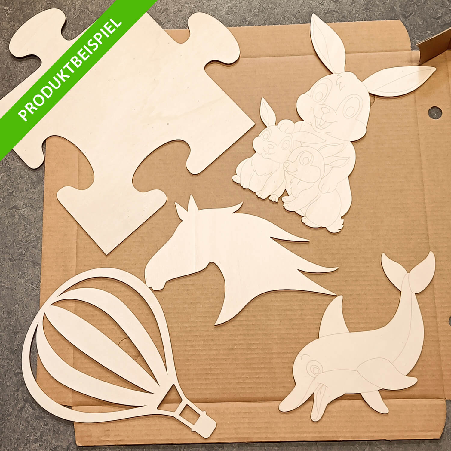 geöffnete, große Ü-Box mit Produktbeispielen aus Sperrholz