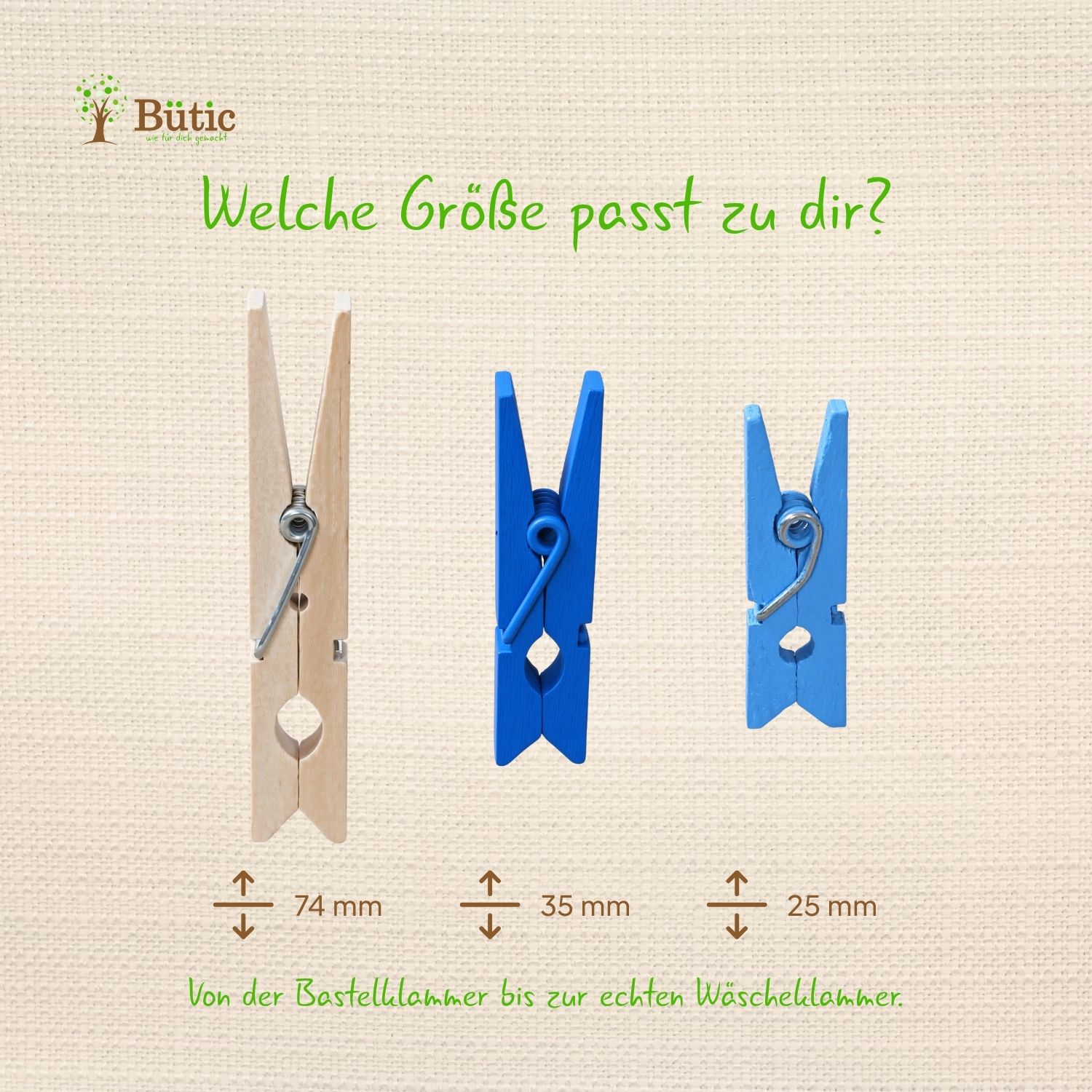 Größenvergleich: natürliche Holzklammer 74 mm, blaue Klammer 35 mm und hellblaue Mini-Holzklammer 25 mm aus Birke nebeneinander.