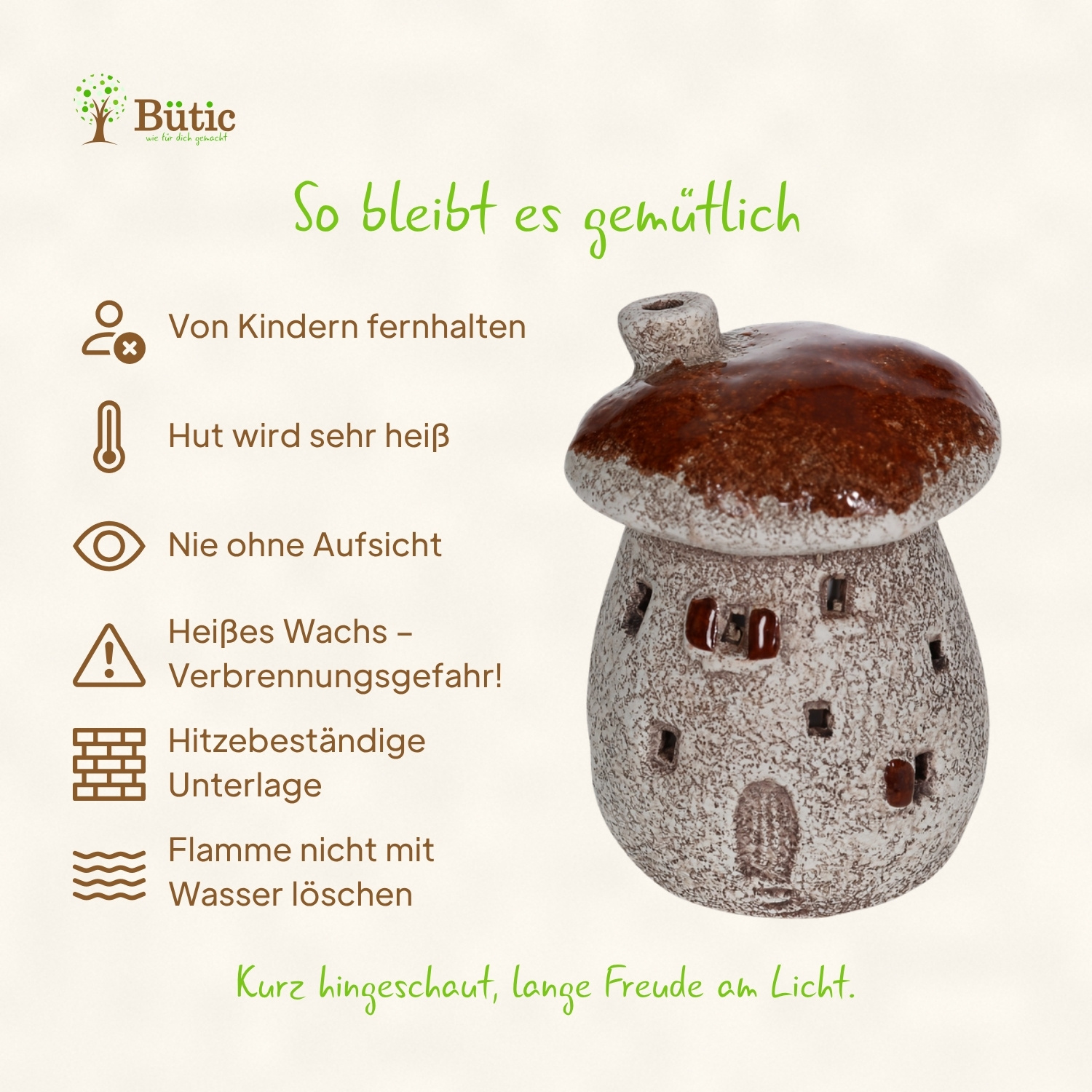 Keramik-Teelichthalter in Pilzform mit braunem glasiertem Hut und grauem Steingut-Korpus mit eingearbeiteten Fenster- und Türmotiven, daneben Sicherheitshinweise auf beigem Hintergrund