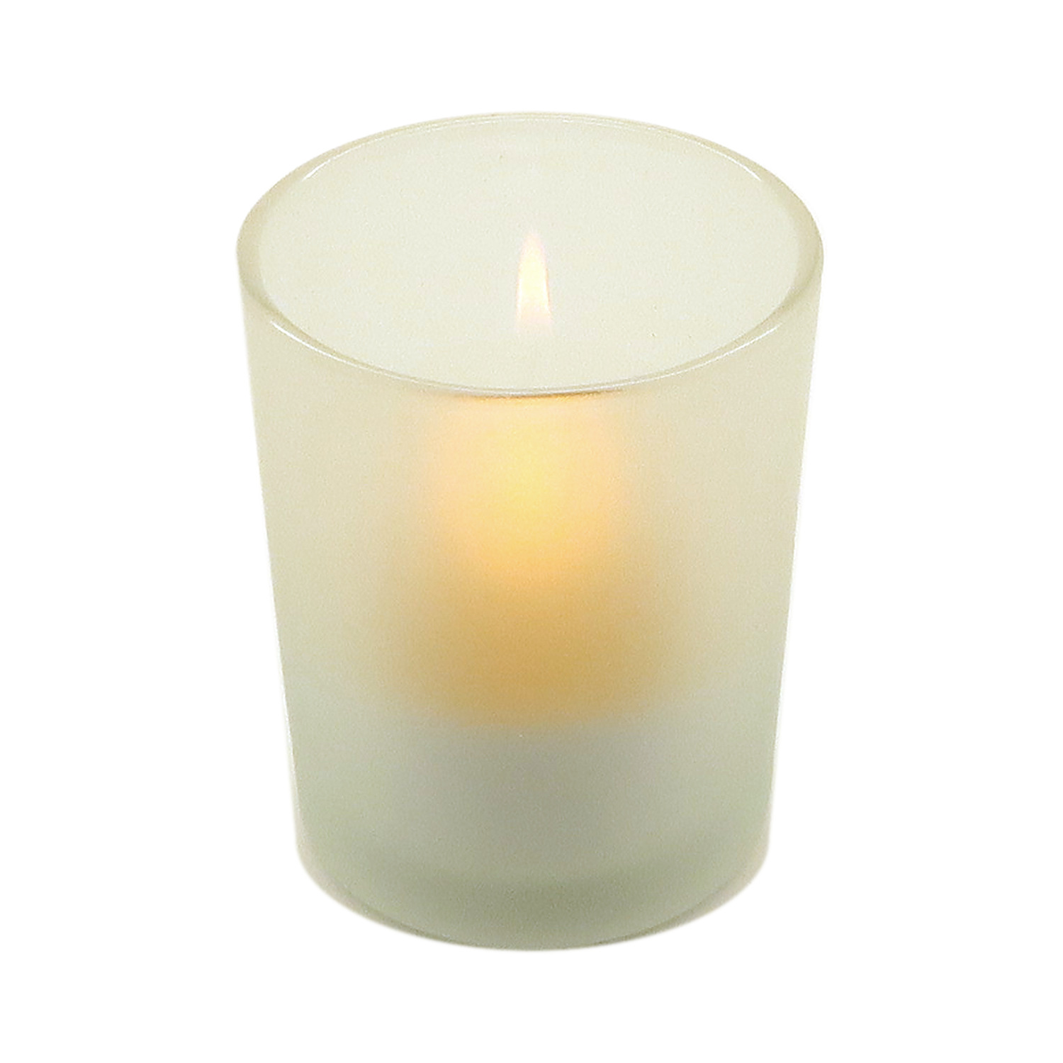 Brennendes Teelicht in einem hohen, gefrosteten Votivglas, das ganze Glas leuchtet warm