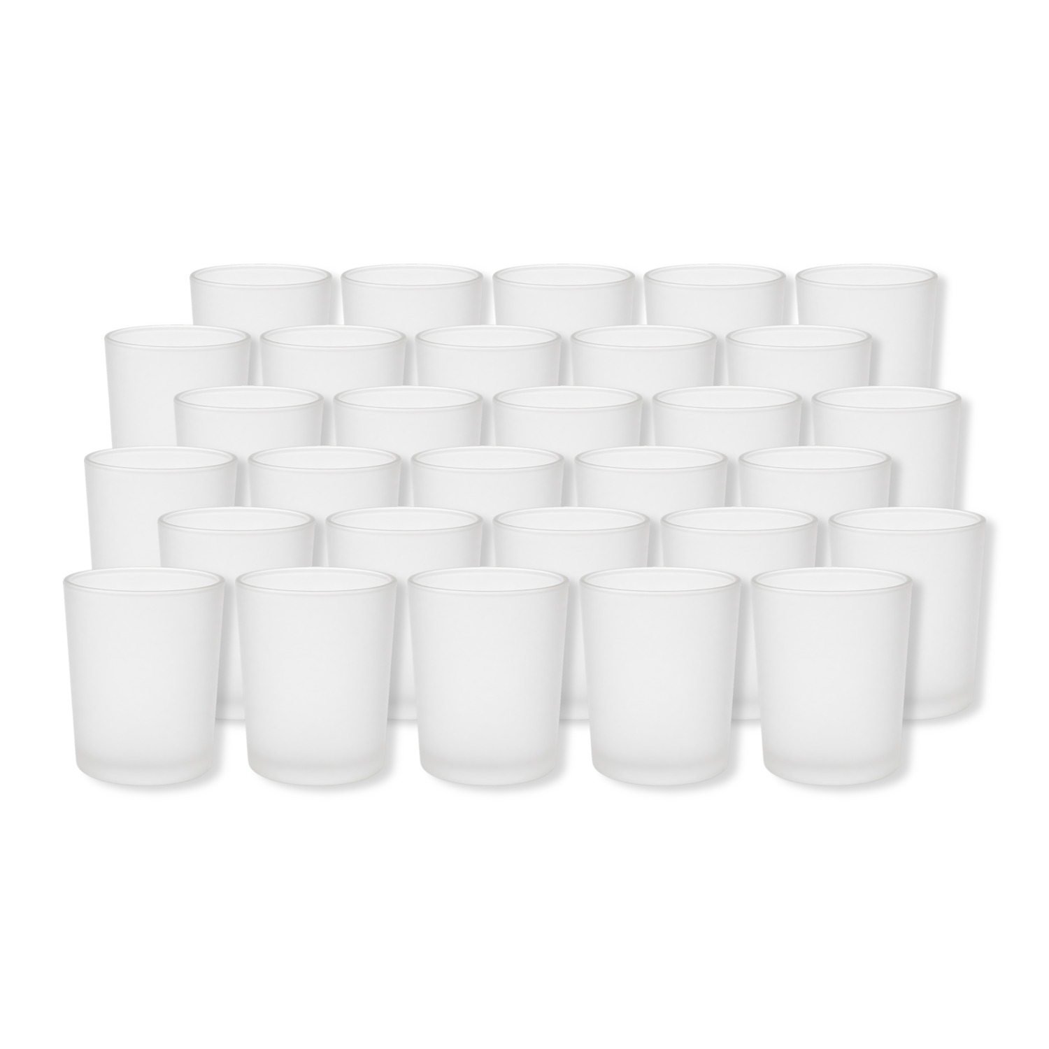 30 gefrostete Teelichthalter aus Glas im 30er-Set, sechs Reihen zu je fünf, auf weißem Hintergrund