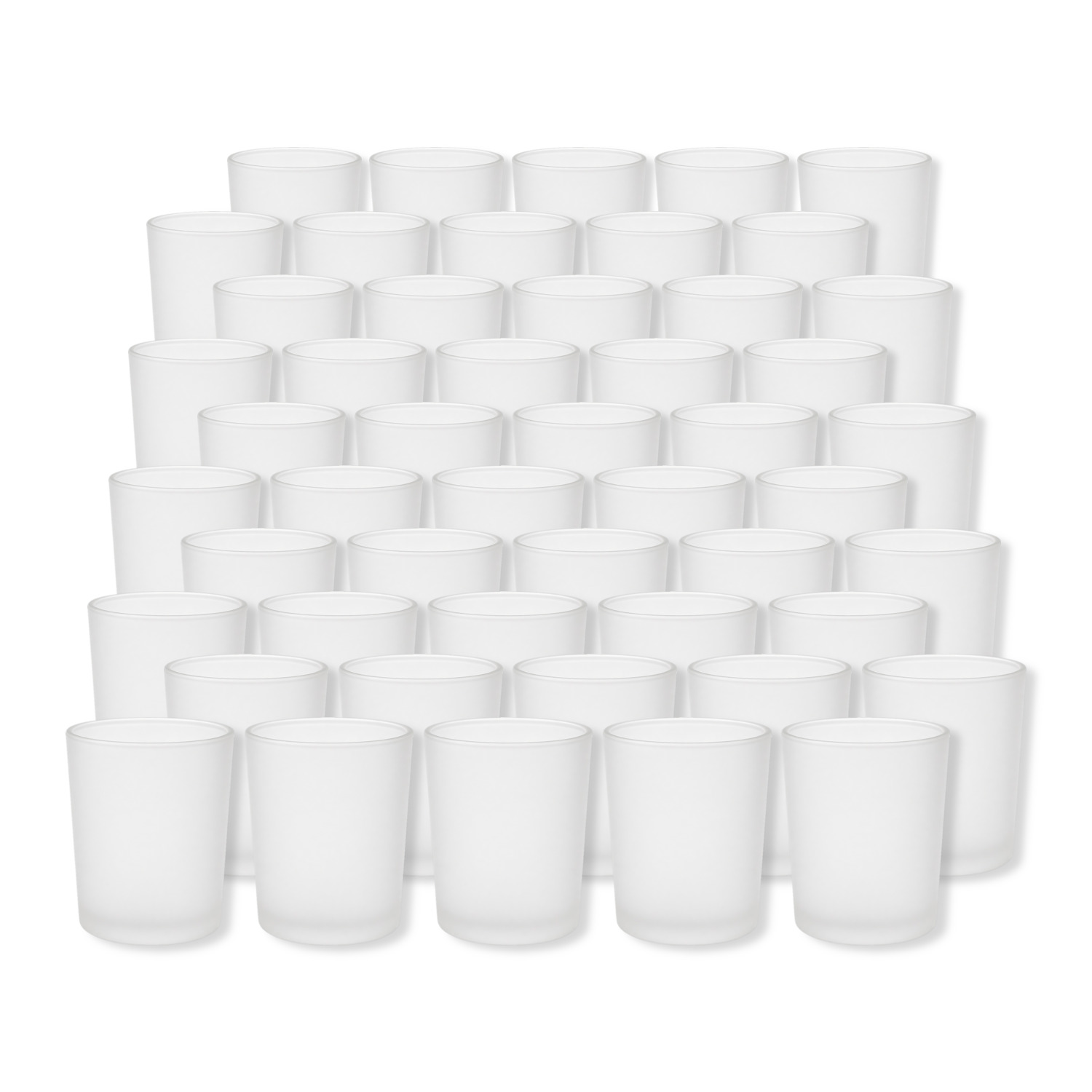 50 gefrostete Teelichthalter aus Glas im 50er-Set, zehn Reihen zu je fünf, auf weißem Hintergrund