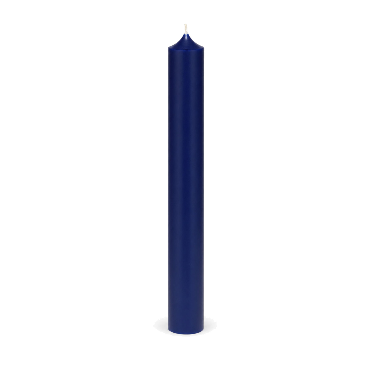 Dunkelblaue Stabkerze 180 x 22 mm, einzeln auf weißem Hintergrund.