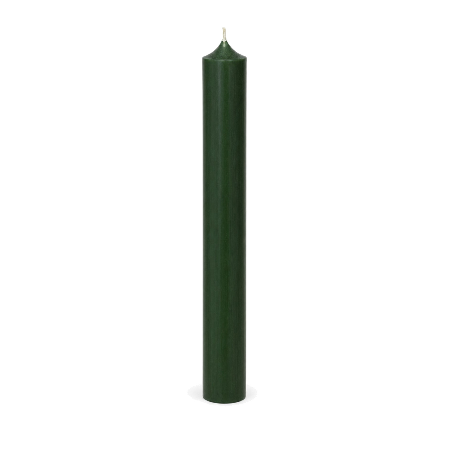 Kieferngrüne Stabkerze 180 x 22 mm, einzeln auf weißem Hintergrund.