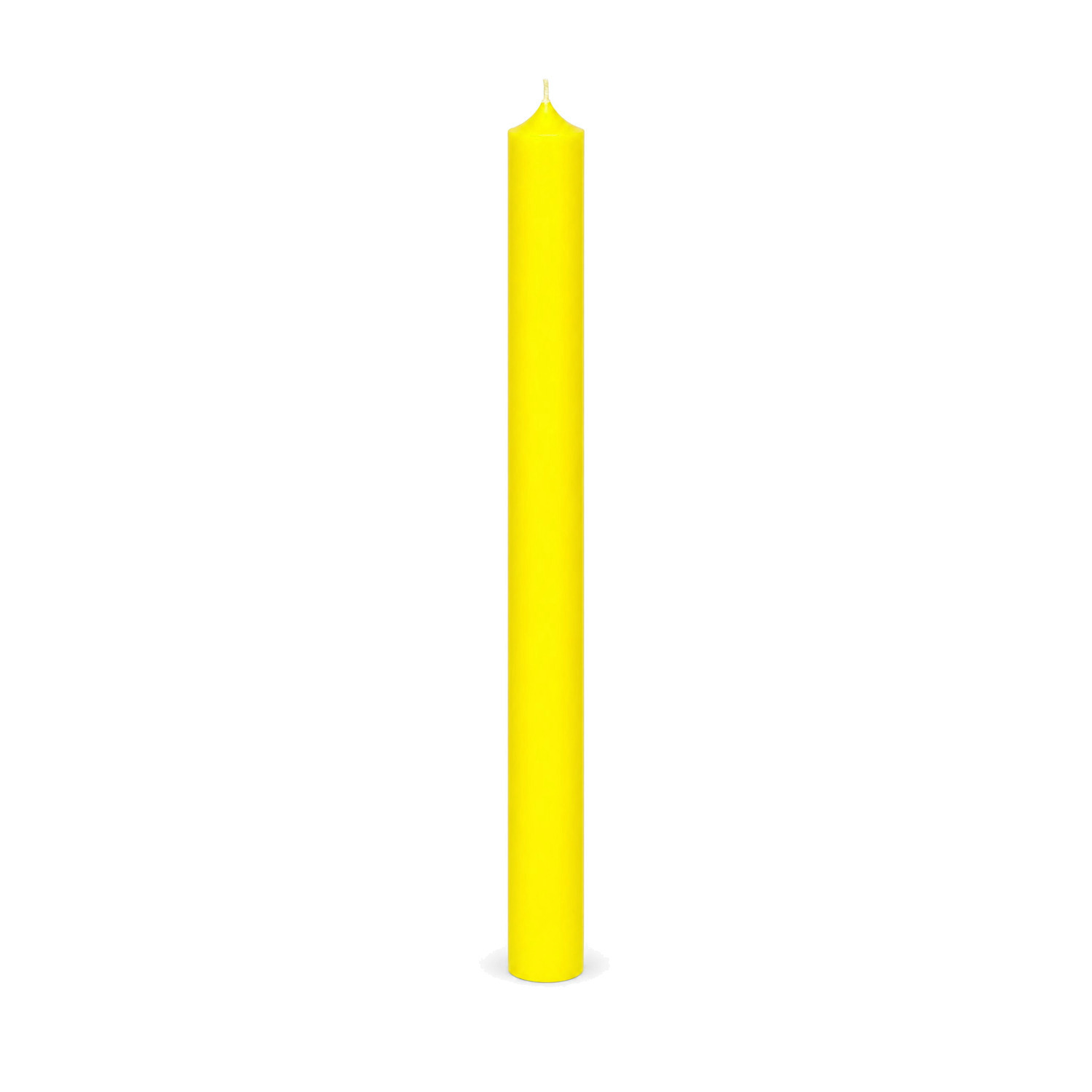 Gelbe Stabkerze 250 x 22 mm, einzeln auf weißem Hintergrund.